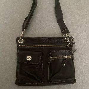 Roots cross body bag. 100% leather